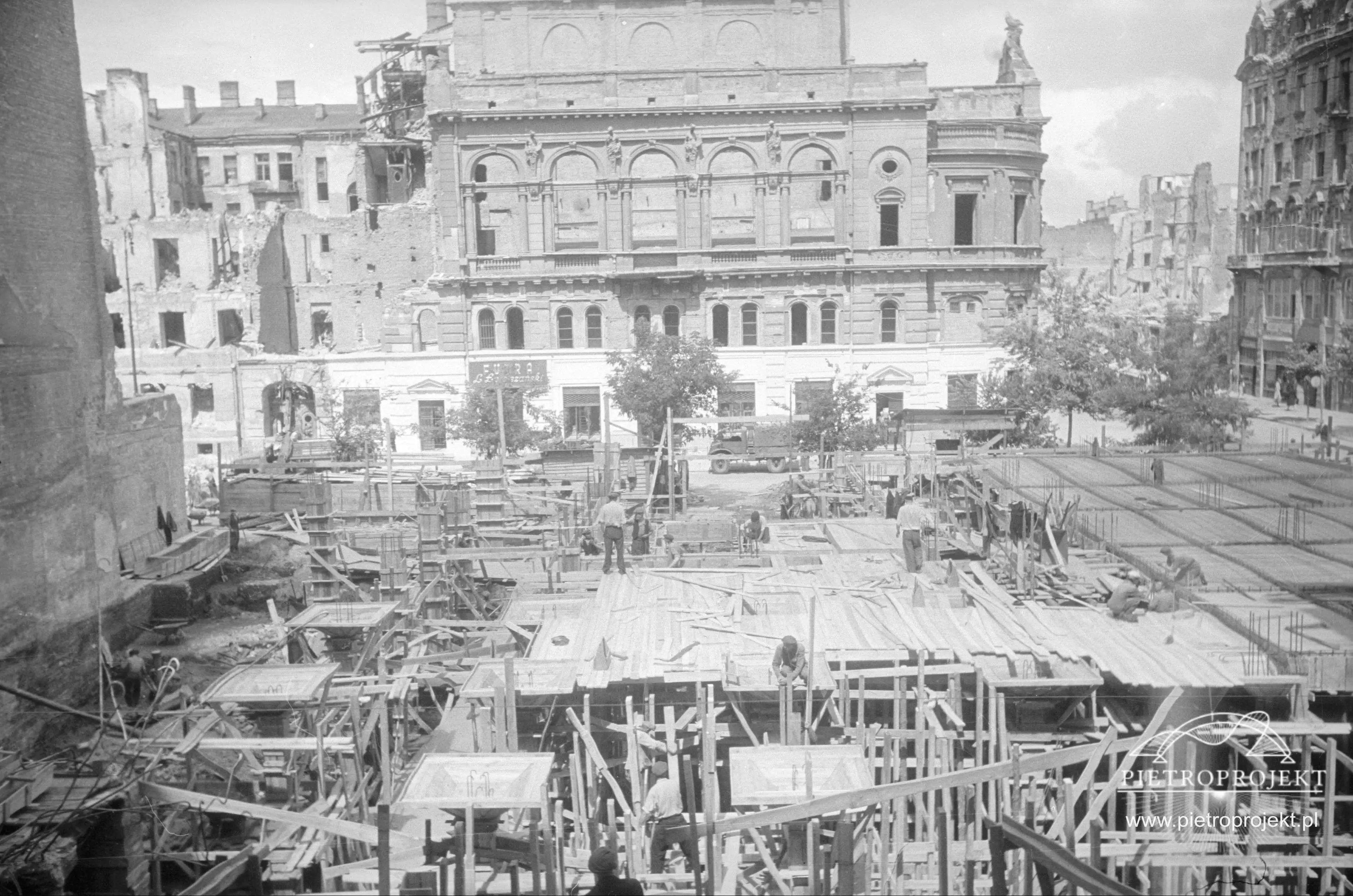Strop żelbetowy szalunek ekspertyza pietroprojekt zdjęcie archiwalne 3
